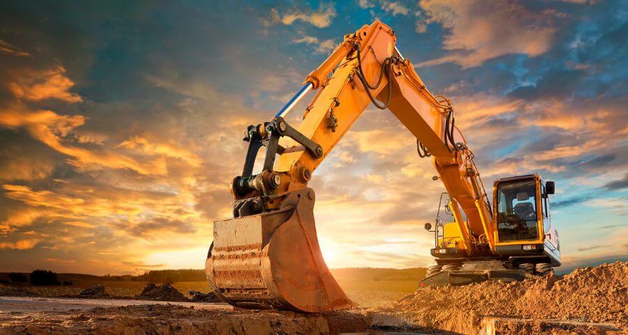 Экскаватор в работе